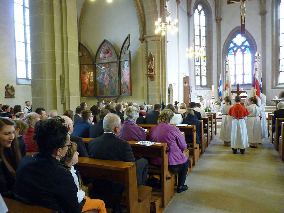 1. Heilige Kommunion in St. Crescentius (Foto: Karl-Franz Thiede)